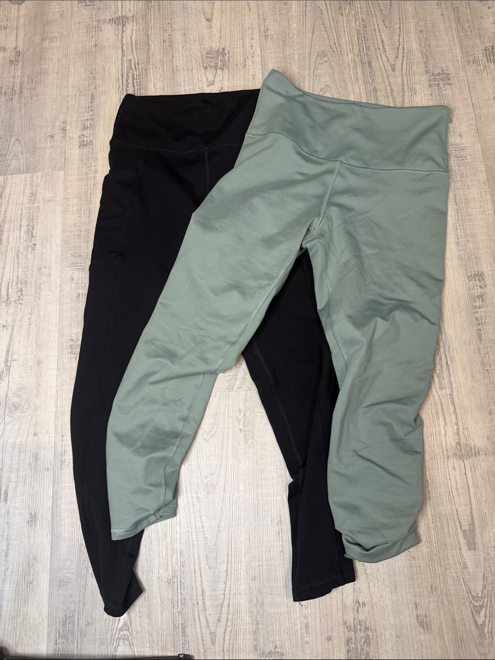 Zobha Leggings - Sage Green & Black